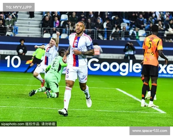 吉鲁以39岁54天年龄成法甲自1947年以来最年长梅开二度球员 吉鲁以39岁54天年龄成法甲自1947年以来最年长梅开二度球员