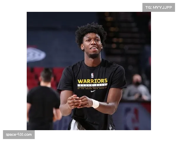 勇士电梯门战术重现，怀斯曼掩护争议引讨论